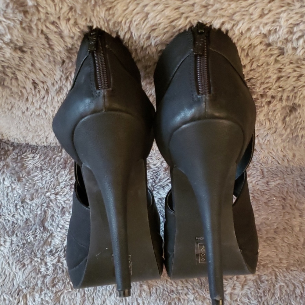NWOT! Michael Antonio Black Strappy Sandals - Picture 5 of 5